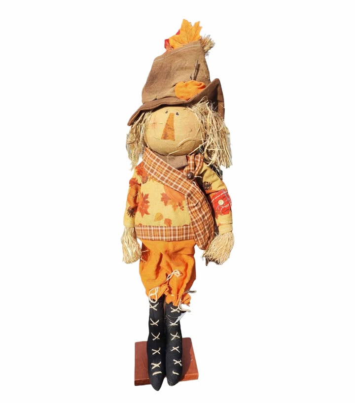 Standing Scarecrow 28"