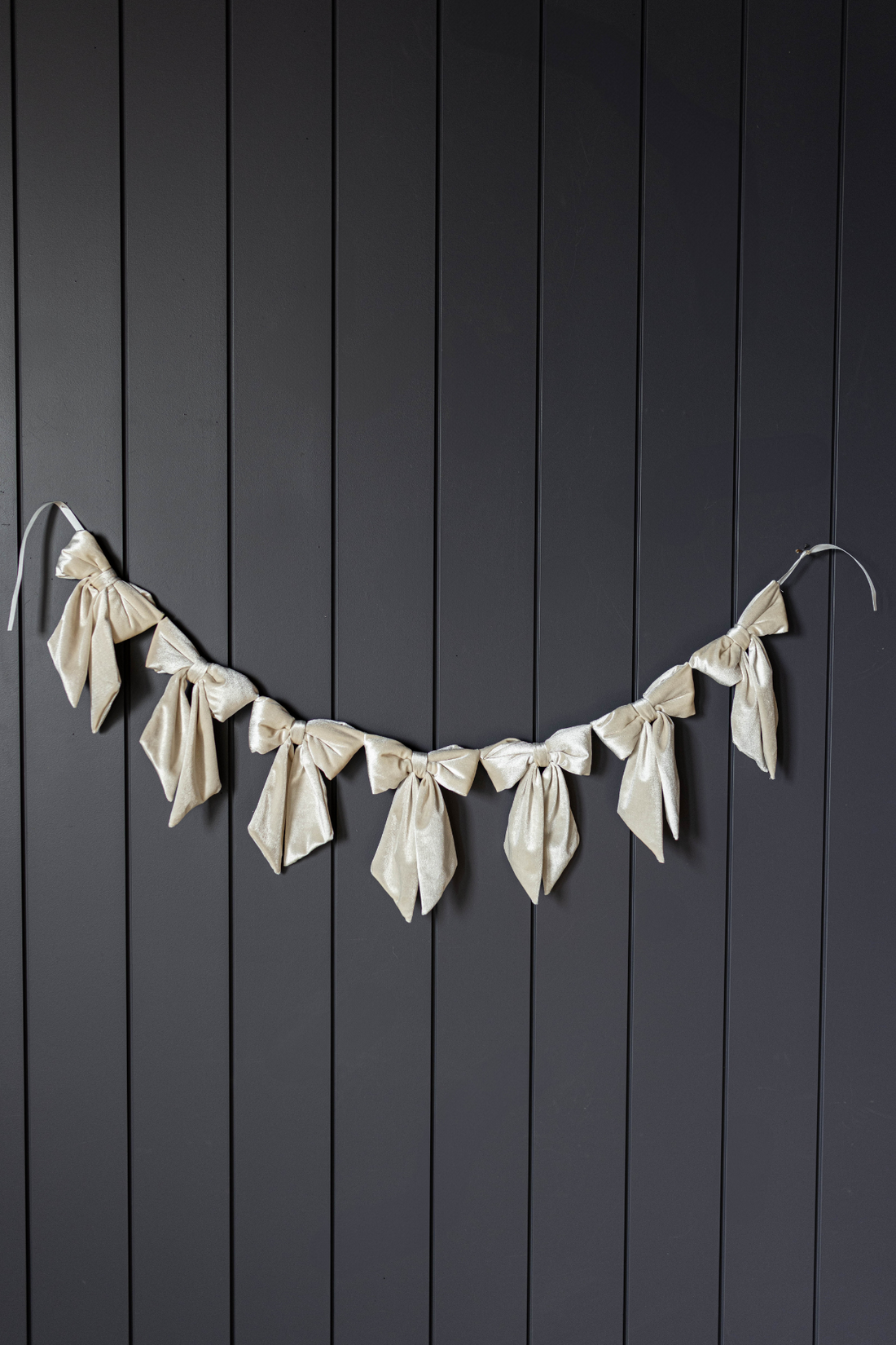 Cream Velvet Bow Garland